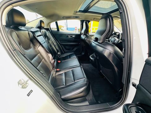 Used 2021 Volvo S60 T6 Momentum image 19