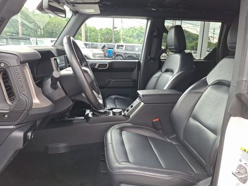 Used 2025 Ford Bronco Outer Banks AWD/4WD image 13