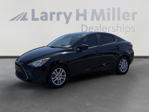 Used 2018 Toyota Yaris iA FWD image 1
