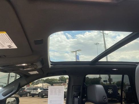 Used 2021 Chevrolet Tahoe Z71 w/ Z71 Signature Package AWD/4WD image 25