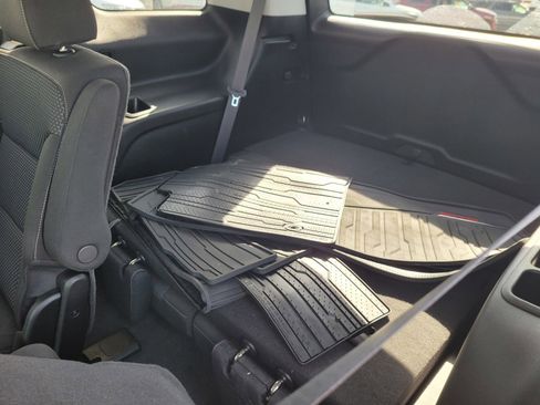 Used 2022 GMC Acadia SLE image 10