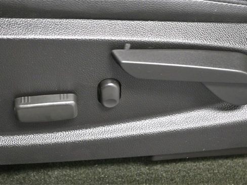 Certified 2018 GMC Canyon SLT w/ Driver Alert Package image 12