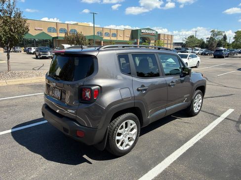 Used 2017 Jeep Renegade Latitude w/ Cold Weather Group AWD/4WD image 5