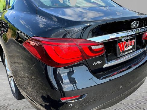 Used 2017 INFINITI Q70 3.7 AWD/4WD image 21