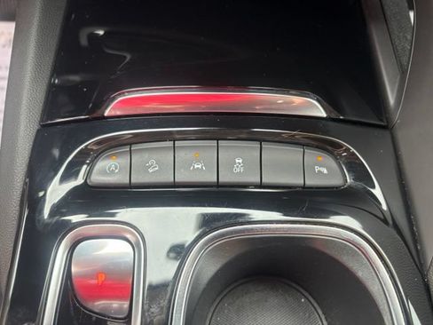 Used 2022 Buick Envision Preferred AWD/4WD image 19
