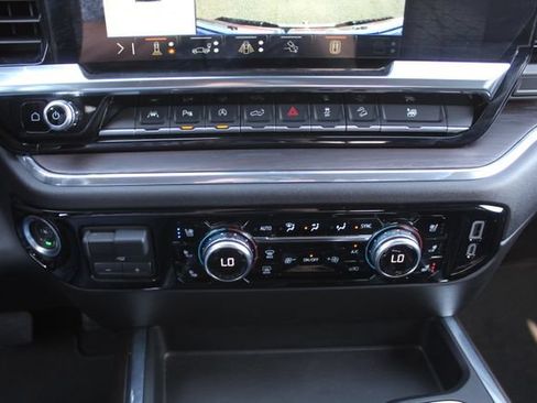 Used 2024 GMC Sierra 1500 SLT AWD/4WD image 32