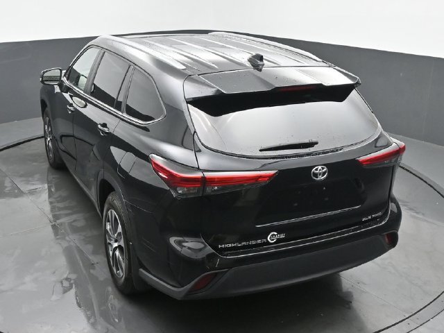 Used 2023 Toyota Highlander XLE AWD/4WD image 43