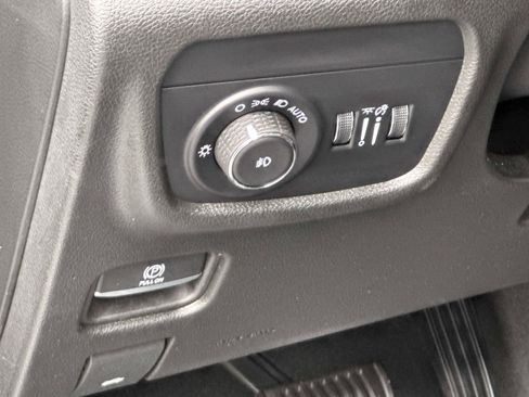 Used 2023 Jeep Grand Cherokee Limited w/ Trailer Tow Prep Group (B) AWD/4WD image 12