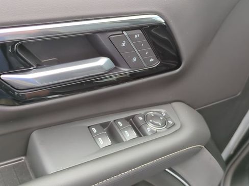 New 2026 Chevrolet Suburban Premier RWD image 12