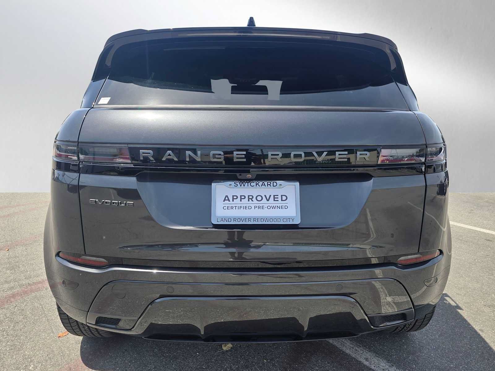 Used 2026 Land Rover Range Rover Evoque Dynamic SE AWD/4WD image 4