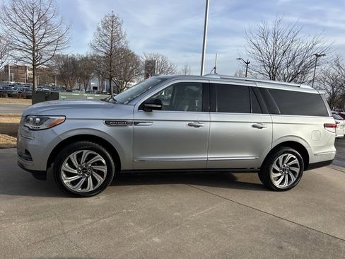 Used 2023 Lincoln Navigator L Reserve image 11