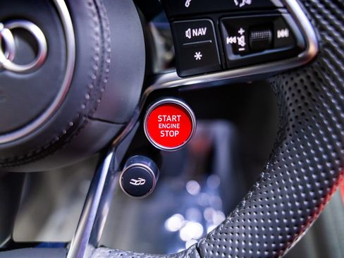 Used 2022 Audi R8 V10 w/ Premium Package RWD image 57