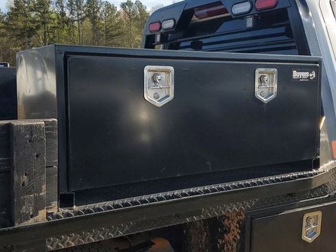 Used 2023 GMC Sierra 3500 Pro w/ Convenience Package image 9