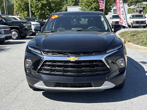 Used 2025 Chevrolet Blazer LT FWD image 3