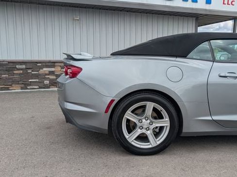 Used 2023 Chevrolet Camaro LT RWD image 18