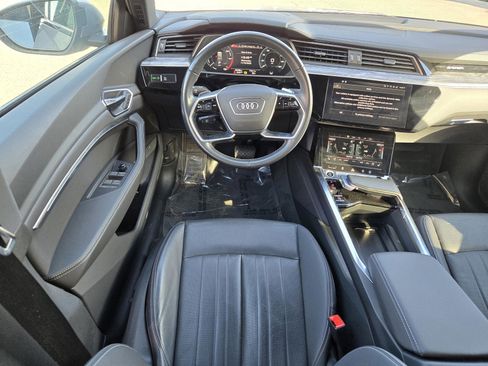 Used 2022 Audi e-tron Premium Plus w/ Premium Plus Package image 13