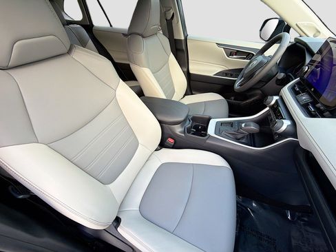 Used 2024 Toyota RAV4 XLE Premium image 15