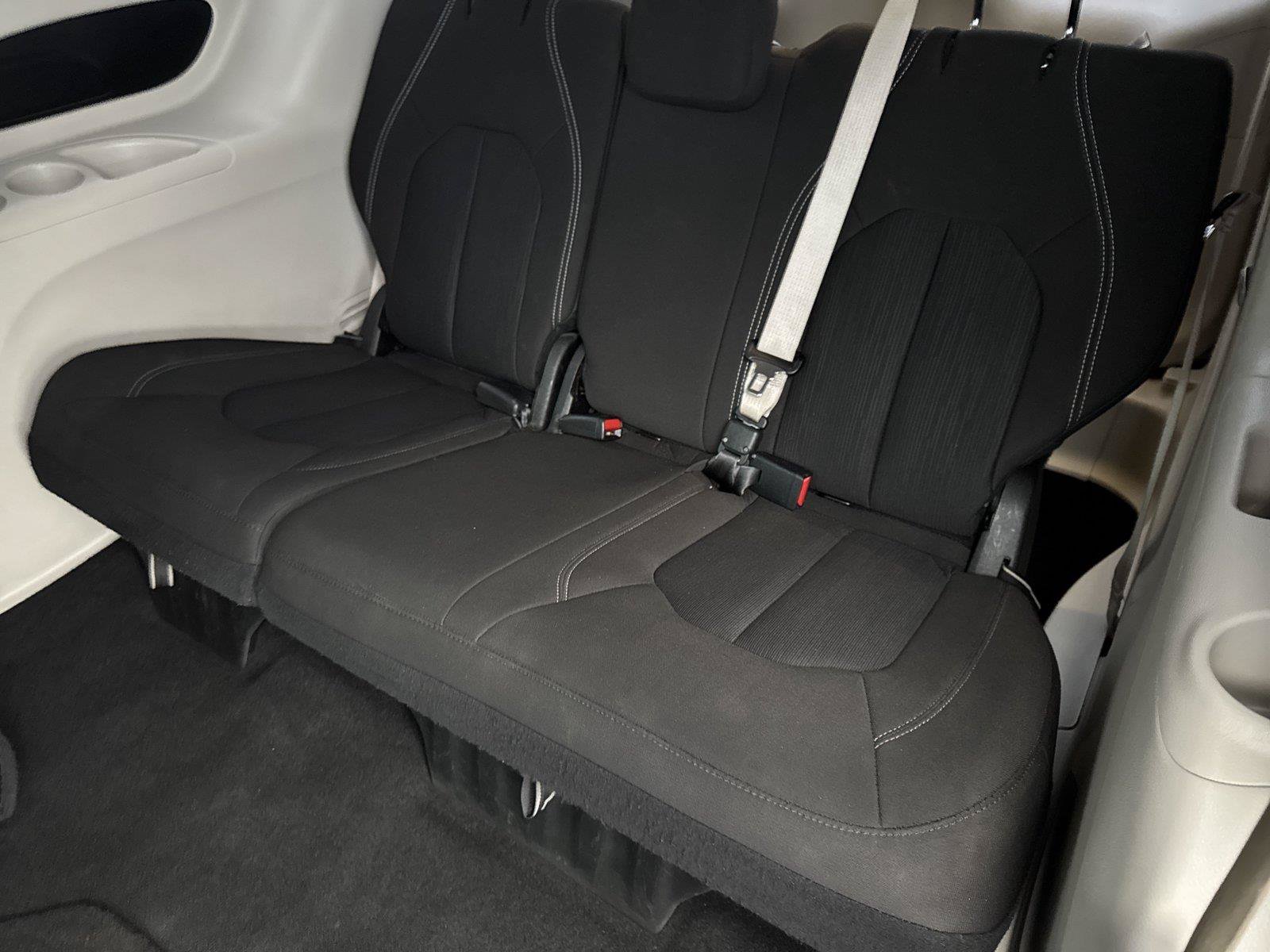 Used 2022 Chrysler Voyager LX FWD image 33