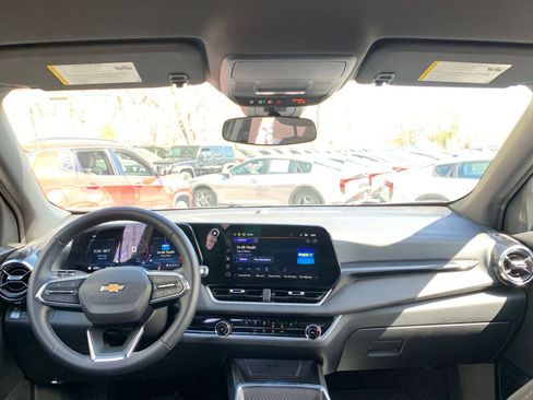 Used 2025 Chevrolet Equinox LT image 33