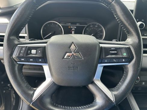Used 2022 Mitsubishi Outlander SE image 41