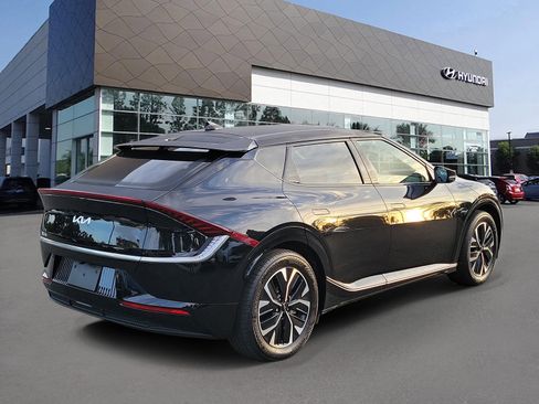 Used 2024 Kia EV6 Wind image 2