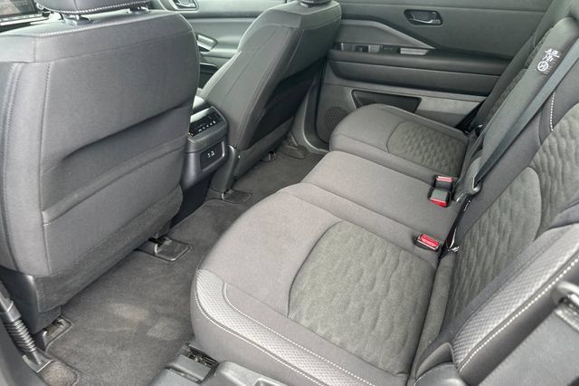Used 2025 Nissan Pathfinder SV AWD/4WD image 11
