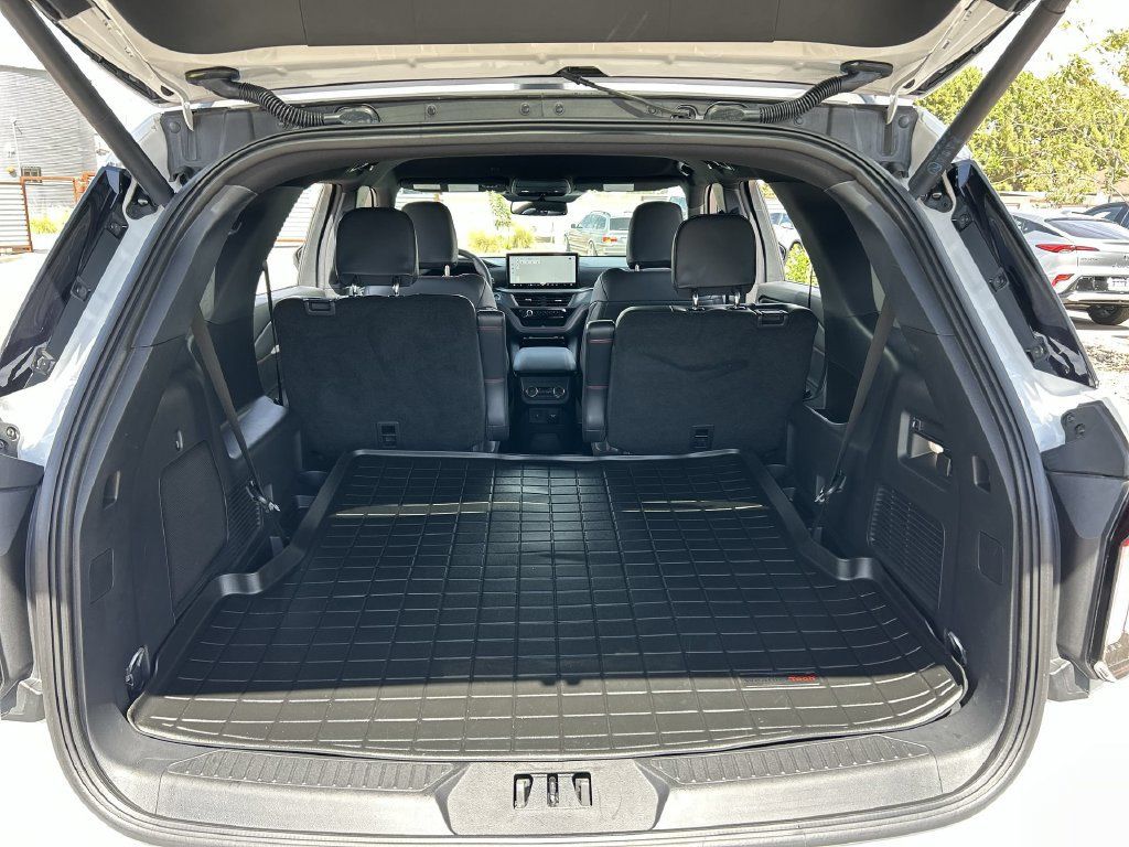 Used 2025 Ford Explorer ST-Line w/ Premium Package RWD image 26