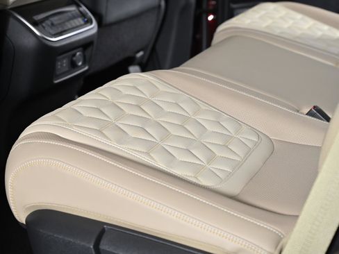 Used 2025 Nissan Armada Platinum image 31