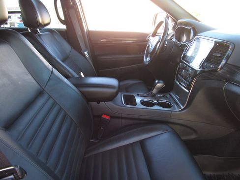 Used 2021 Jeep Grand Cherokee Limited X image 9