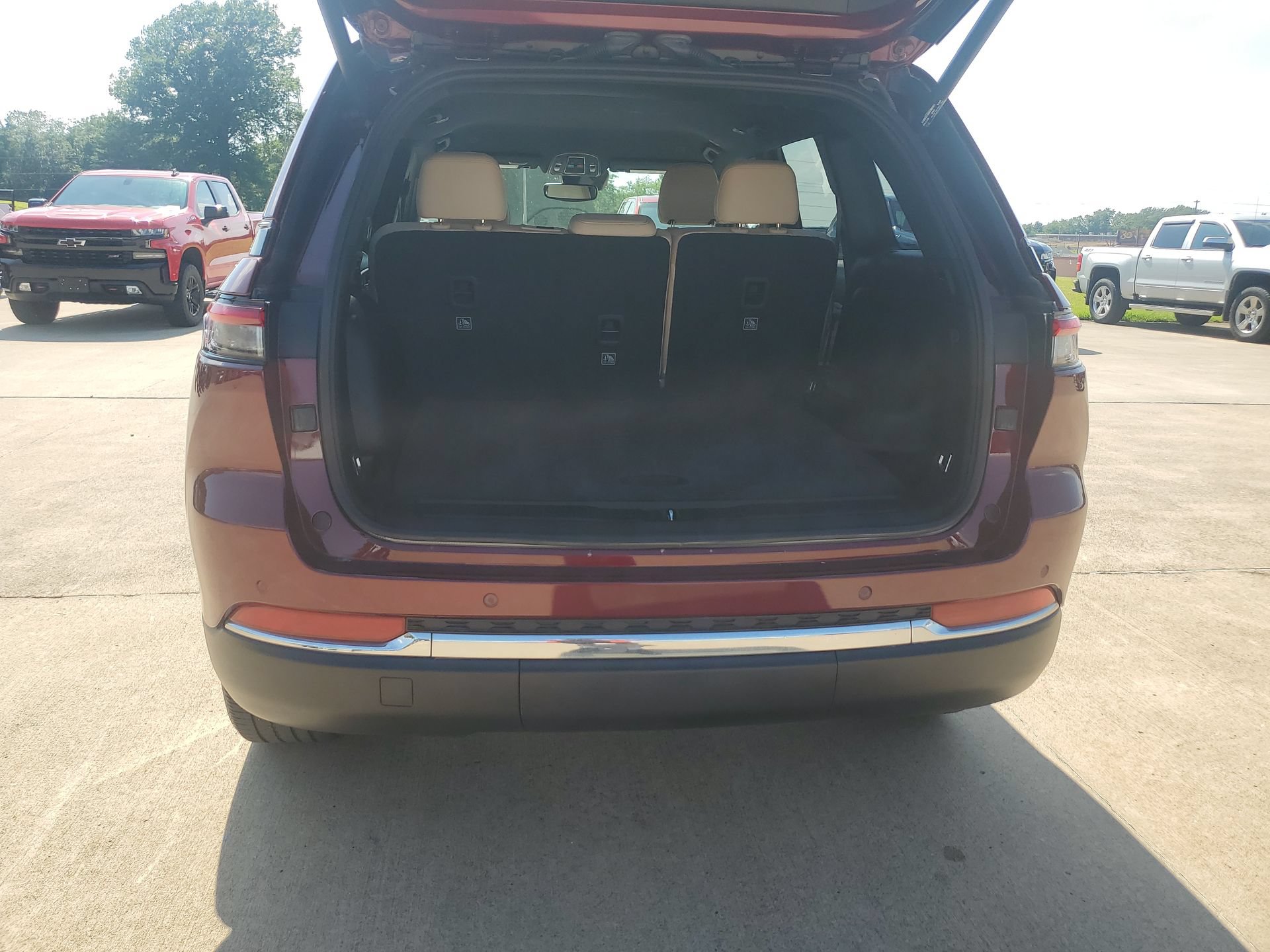 Used 2023 Jeep Grand Cherokee Limited AWD/4WD image 32