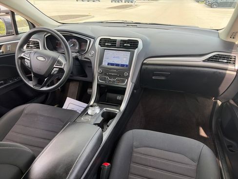 Used 2020 Ford Fusion SE FWD image 32