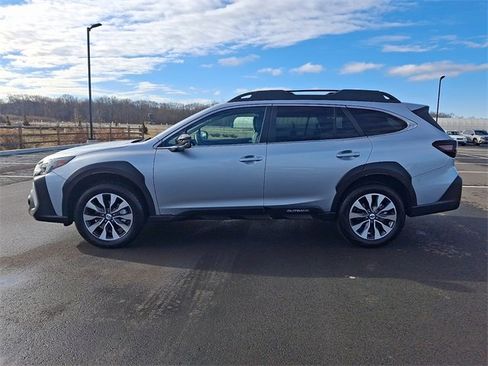 Used 2025 Subaru Outback Limited image 4