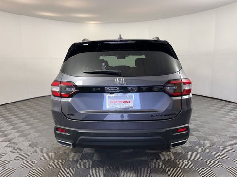 Certified 2025 Honda Pilot Black Edition image 13