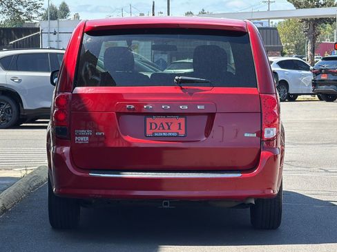 Used 2013 Dodge Grand Caravan SXT FWD image 6