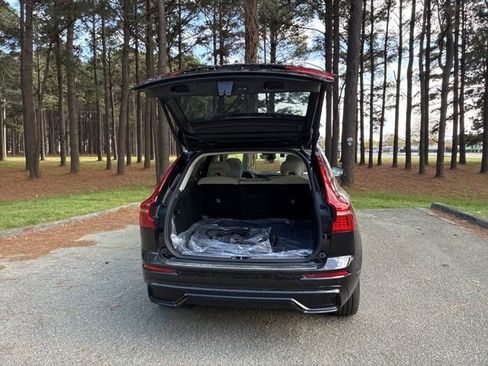 New 2025 Volvo XC60 T8 Plus w/ Protection Package Premier image 18