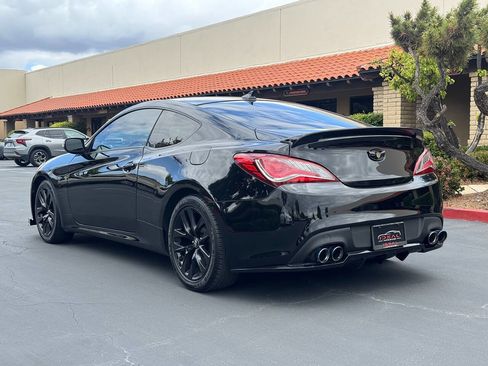 Used 2016 Hyundai Genesis 3.8 RWD image 3
