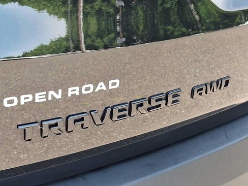 Used 2023 Chevrolet Traverse RS AWD/4WD image 31