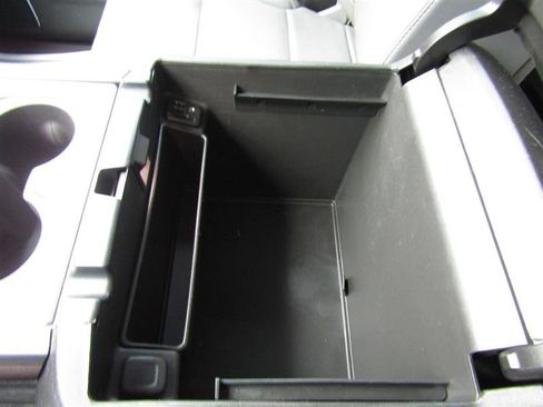 Used 2014 GMC Sierra 1500 SLT w/ SLT Crew Cab Value Package image 27