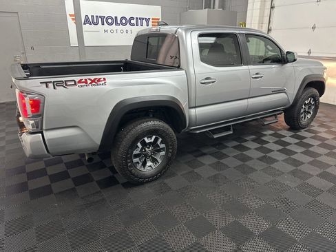 Used 2022 Toyota Tacoma TRD Off-Road w/ Technology Package AWD/4WD image 10