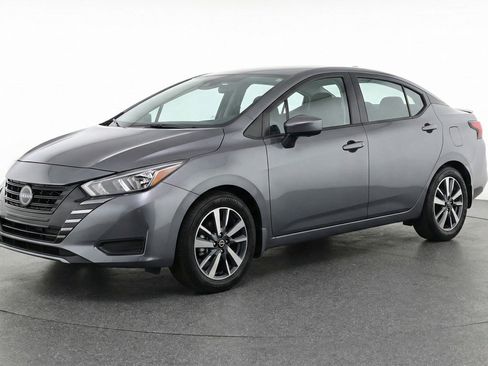 Used 2025 Nissan Versa SV image 3