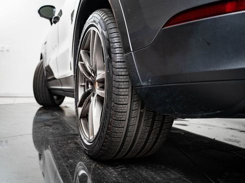 Certified 2022 Porsche Cayenne E-Hybrid w/ Premium Package image 54