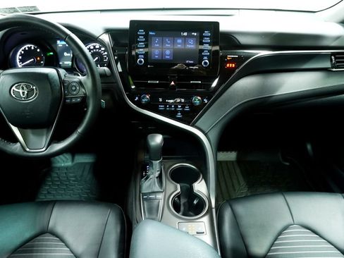Used 2023 Toyota Camry SE w/ Cold Weather Package FWD image 15