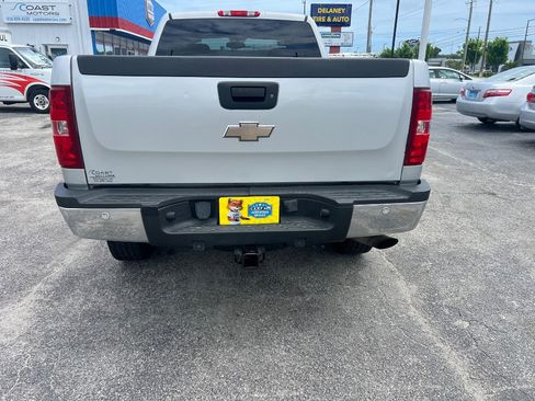 Used 2010 Chevrolet Silverado 2500 LT w/ Interior Plus Package AWD/4WD image 4
