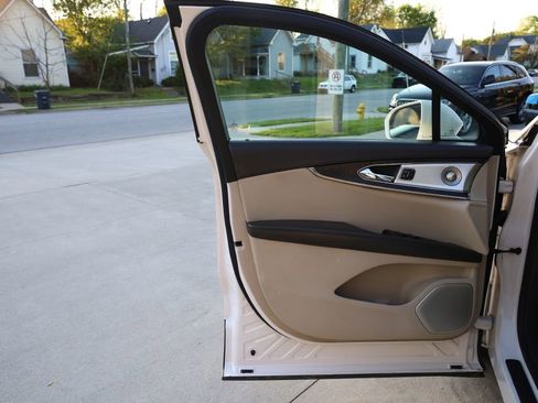 Used 2016 Lincoln MKX Reserve w/ Luxury Package image 10