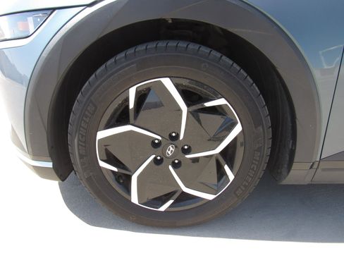 Used 2024 Hyundai Ioniq 5 SEL image 4