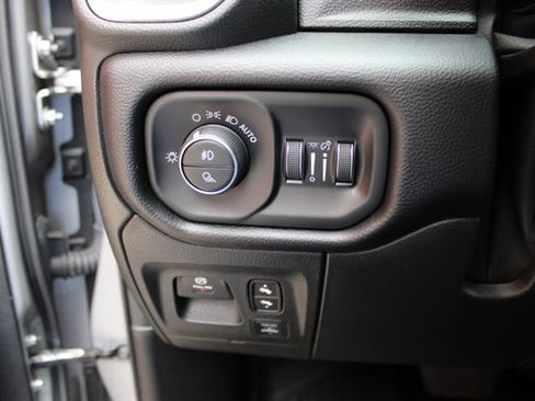 Used 2019 RAM 1500 Laramie AWD/4WD image 17