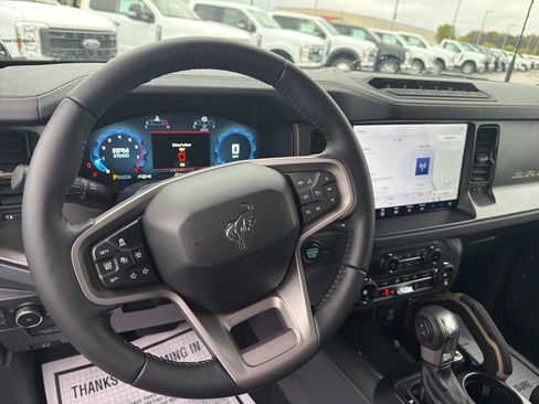 New 2025 Ford Bronco Badlands image 9