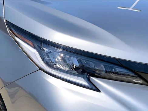 Used 2026 Toyota Sienna XSE FWD image 27