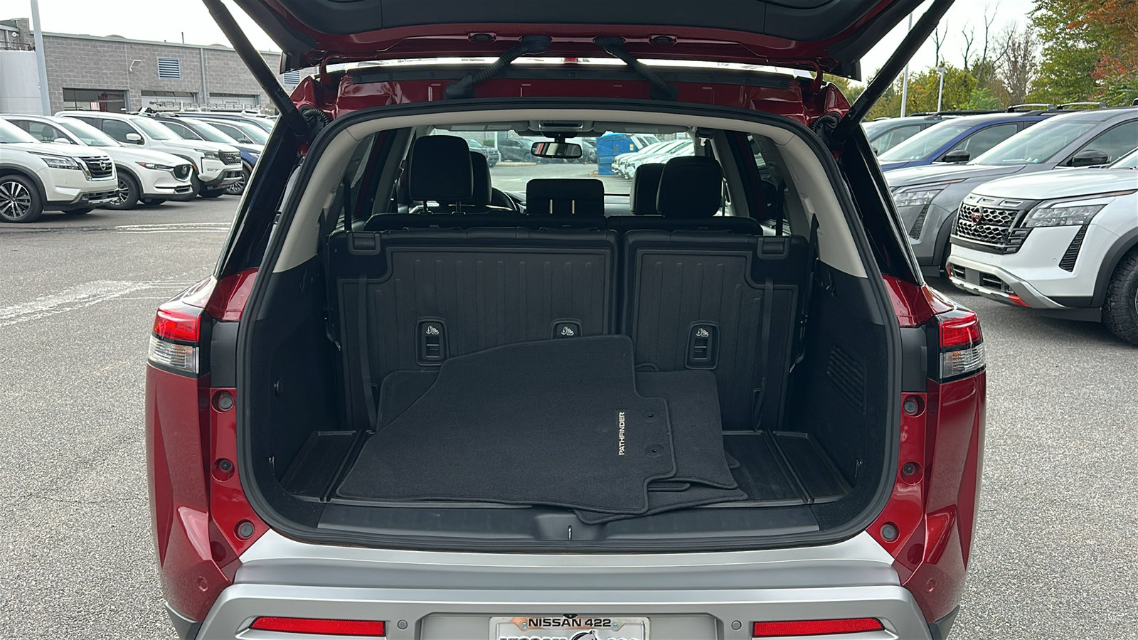Used 2022 Nissan Pathfinder SL w/ SL Black Package AWD/4WD image 7