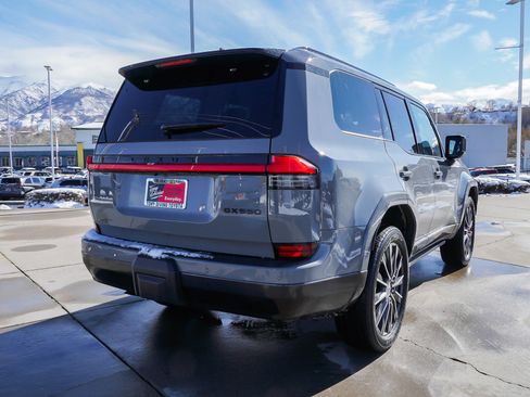 Used 2024 Lexus GX 550 w/ Cold Area Package image 8